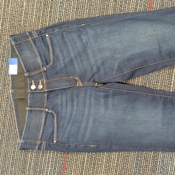 NWT Apt 9 Book Cut Tummy Control Denim Jeans Size 8S - Picture 4 of 8